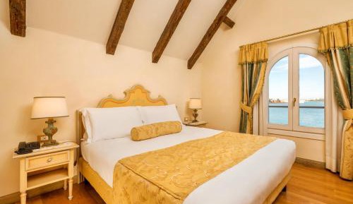Suite with Lagoon View