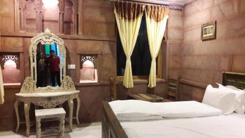 Superior King Room with Fort View