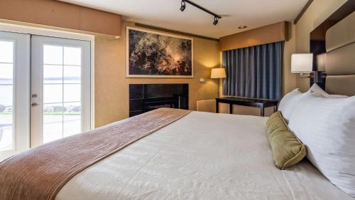 King Room - Water View - Balcony - Non Smoking