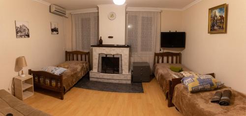 Economy Quadruple Room with Shared Bathroom