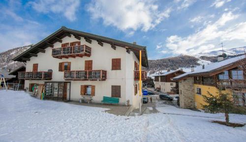 Apartment with Mountain View
