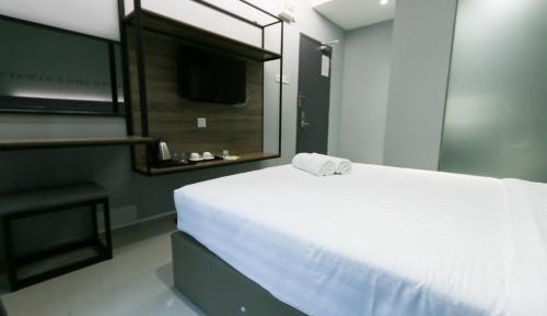 Superior Queen Room with Window