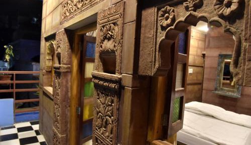 Queen Room with Balcony & Fort View