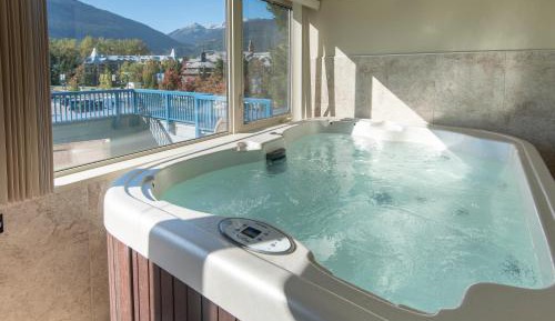Condo, 1 Bedroom + Loft, Private Hot Tub (Unit 206)