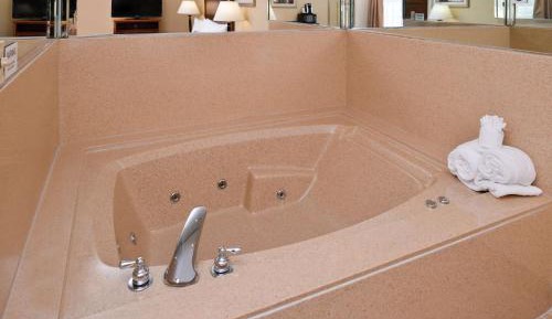 King Suite with Spa Bath - Non-Smoking