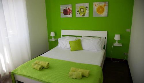 Queen Room with Shared Bathroom