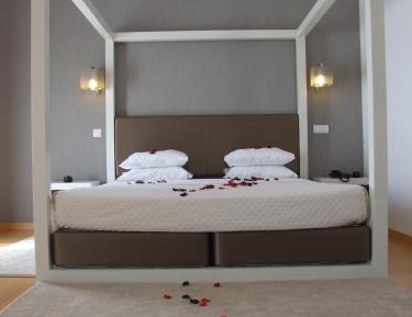 Honeymoon Suite with Balcony