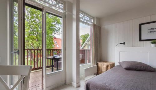 Apartment with Garden View