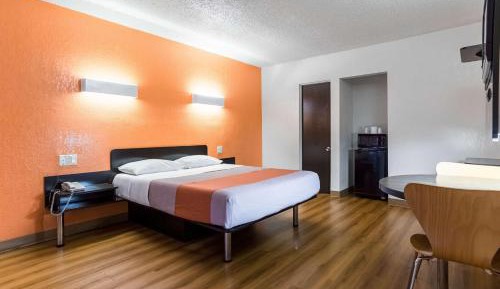 Queen Room - Non-Smoking