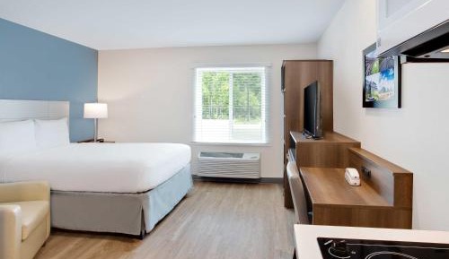 Queen Room  with Roll-In Shower - Disability Access/Non-Smoking