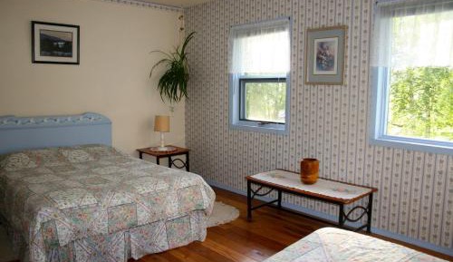 Double Room with extra bed with Shared Bathroom