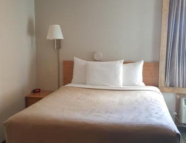 Queen Room - Non-Smoking