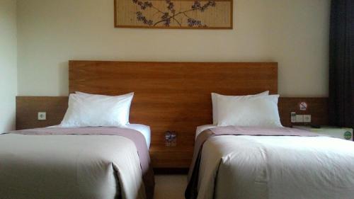 Standard Twin Room with Garden View