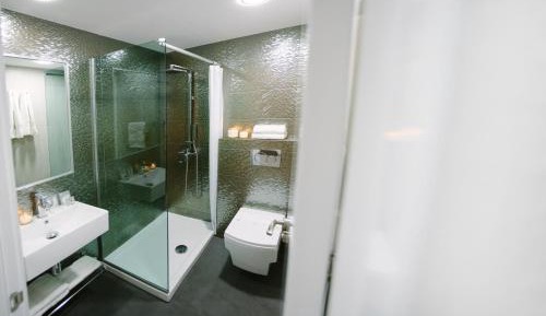 One-Bedroom Apartment with Balcony