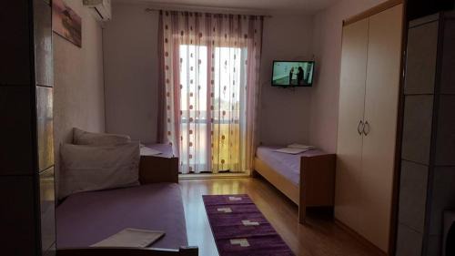Triple Room with Shared Bathroom and Private Kitchen
