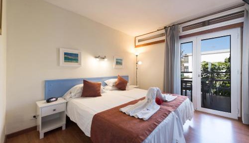 One-Bedroom Apartment with Sea View