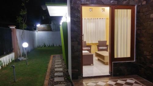 Villa with Garden View