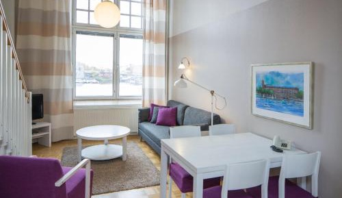 Small Studio (4 Adults)