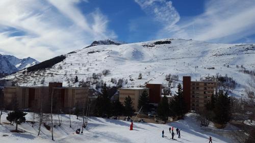 Apartment with Mountain View