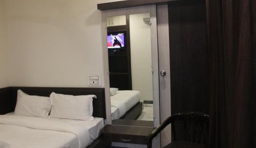 Deluxe Double Room (2 Adults + 1 Child)