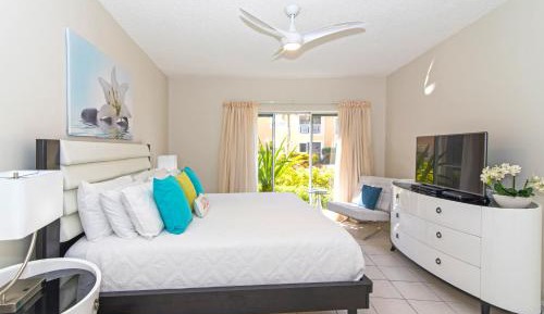 Apartment with Sea View #613