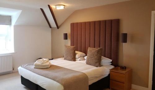 Large Twin Room - Cliff and Chimney