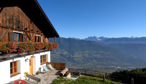 Apartment with Mountain View