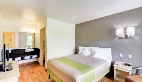 Queen Room - Disability Access - Roll in Shower