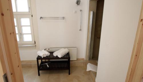 Studio with Kingsize Bed and Queensize Bed (annex) 1.OG