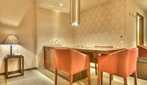 One-Bedroom Apartment with Balcony