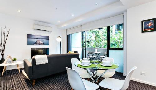 2 Bedroom 1 Bathroom Apartment on level 3 with Parking