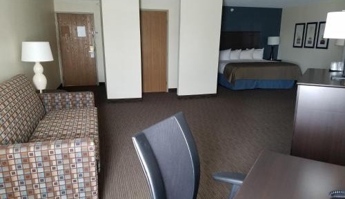 One-Bedroom King Suite - Non-Smoking