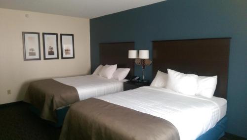 Queen Room with Two Queen Beds - Non-Smoking