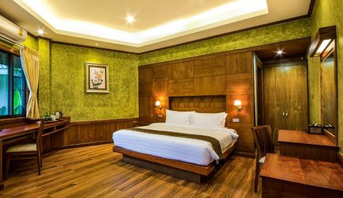 Deluxe Room (Free 1-Way Airport Transfer)