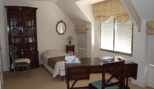 Deluxe Room (2 Adults + 1 Child)