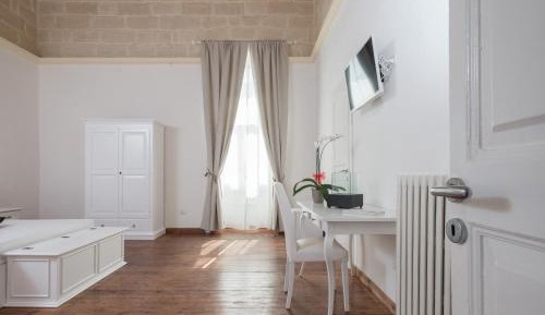 Deluxe Double Room (2 adult + 1 children)