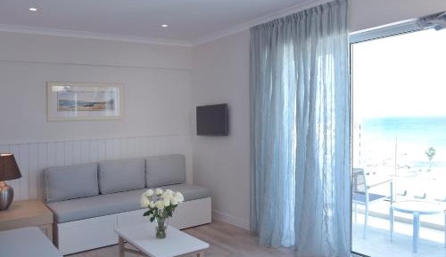One-Bedroom Suite with Sea View