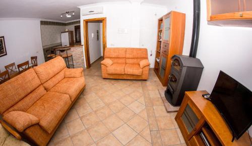 Four-Bedroom Apartment (8 Adults)