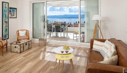 Two-Bedroom Apartment with Terrace and Sea View