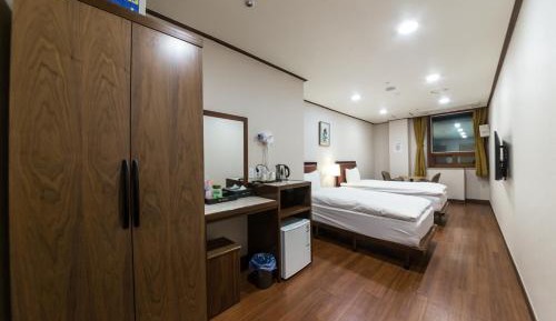 Twin Room with Sauna Access 