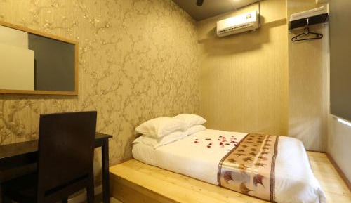 Queen Room with Shared Bathroom