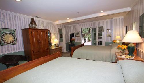 Deluxe Queen Room with Two Queen Beds (Sage)