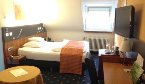 Queen Room