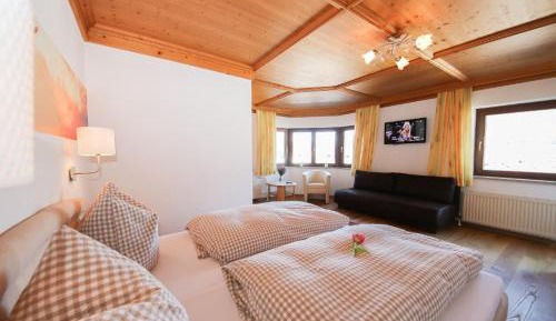 Apartment with Mountain View