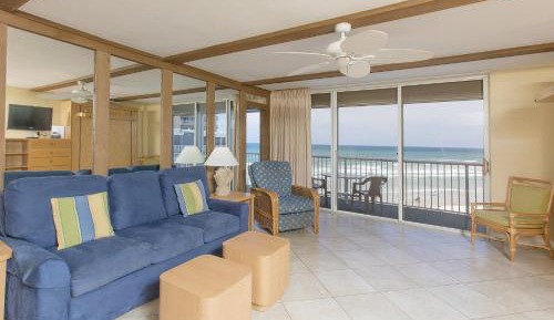 One-Bedroom Apartment with Ocean View