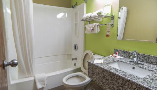 Queen Room - Mobility Access/Non-Smoking