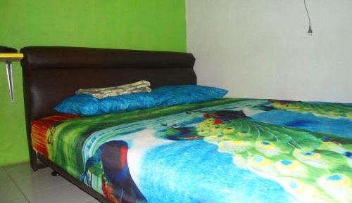 Single Room with Shared Bathroom
