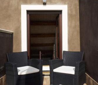 One-Bedroom Apartment with Terrace