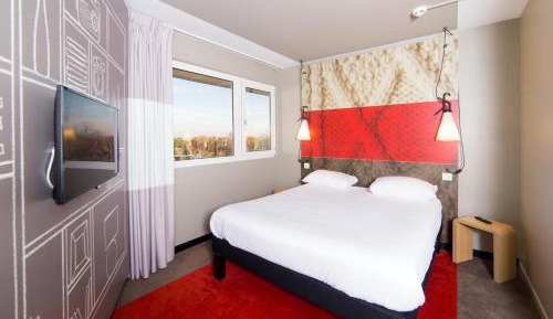 Standard Room with One Double Bed and One Sofa