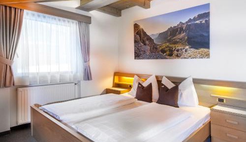 Apartment with Mountain View